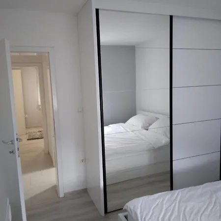 アパート Derek *