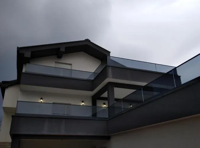 Derek بوسيسيه