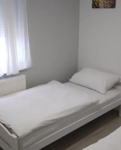 Derek * بوسيسيه